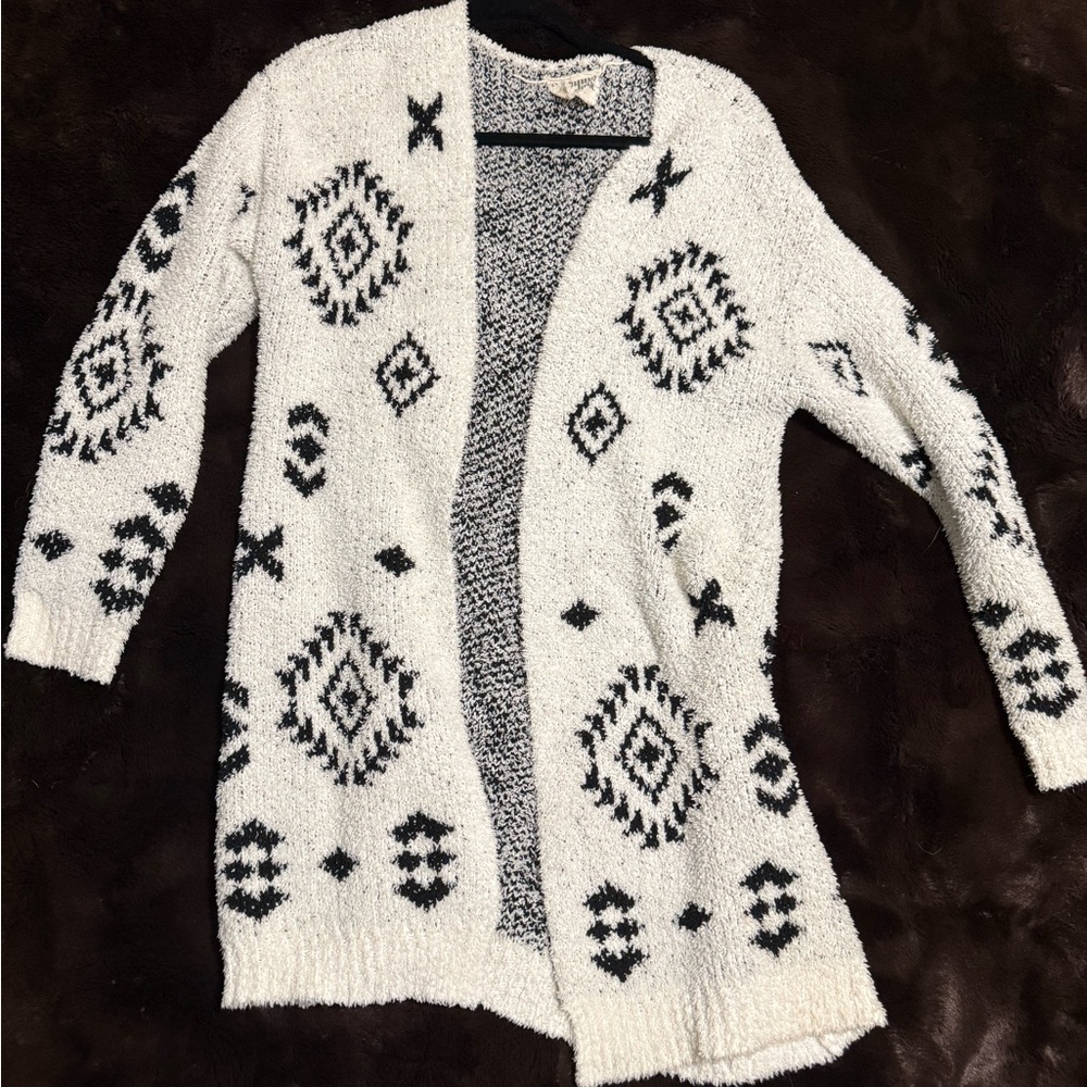 Savanna Jane Black and White Geometric Cardigan